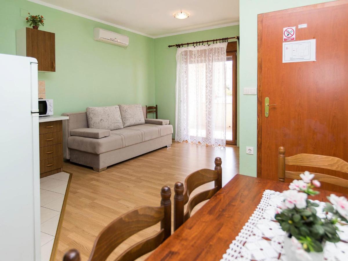 Apartment Nikol - CKV123 Crikvenica Buitenkant foto