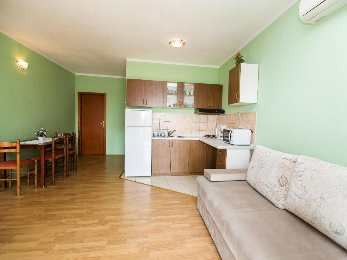 Apartment Nikol - CKV123 Crikvenica Buitenkant foto